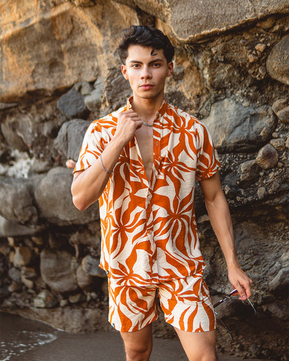 Conjunto Short y Camisa Manga Corta Cuello Chino Estampado Tropical Naranja