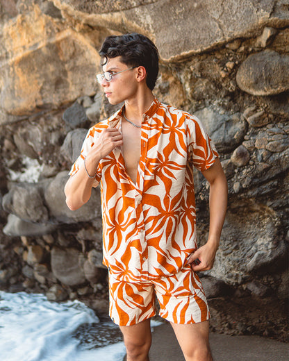 Conjunto Short y Camisa Manga Corta Cuello Chino Estampado Tropical Naranja