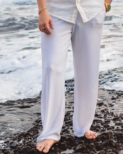 Conjunto Pantalón Blanco y Camisa Manga Corta Cuello Chino Negra